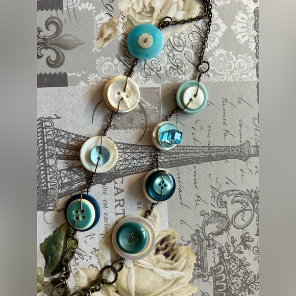 Vintage BUTTONS AND CRYSTALS NECKLACR - Picture 2 of 3